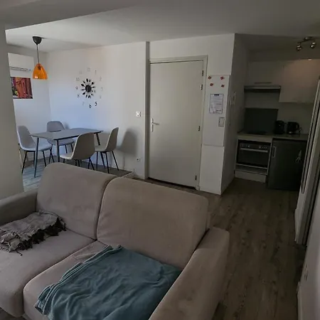 Apartment 41 Leon Noel