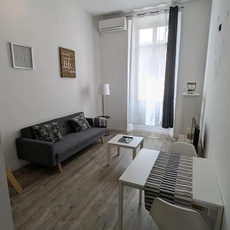 41 Leon Noel Apartment