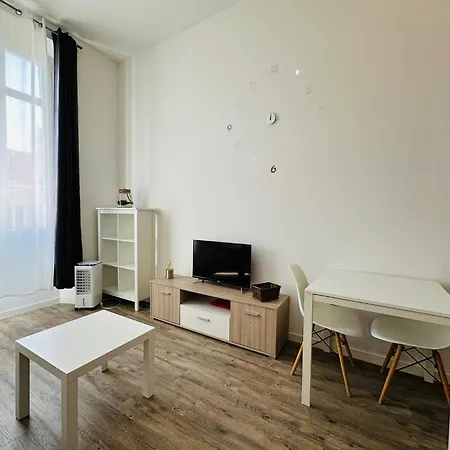 41 Leon Noel Apartment